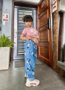 Con gái Lê Phương gây chú ý với đôi chân dài, hứa hẹn là 'hoa hậu tương lai'