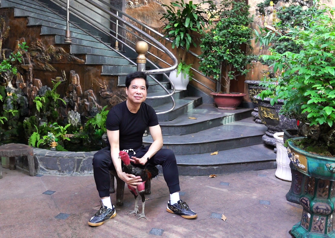 Ngọc Sơn Tổ Chức Tiệc Sang Trọng Tại Biệt Thự Dát Vàng 1000 Tỷ, Khách Mời Nhận Kỷ Niệm Đặc Biệt