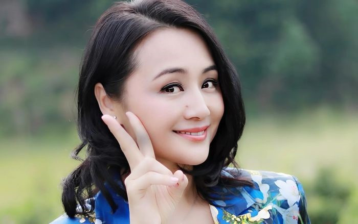 Nữ Thần Tuổi Thơ Tào Dĩnh Khóc Nức Nở Chia Sẻ Cuộc Chiến Ung Thư Trên Livestream